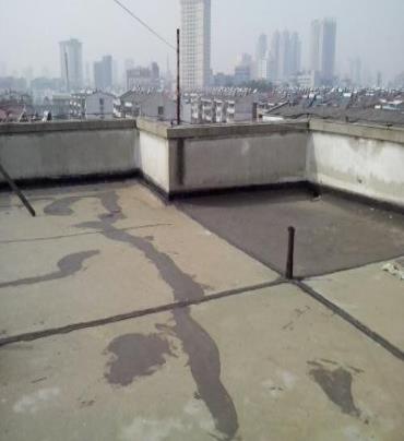 阿克塞漏水维修 楼顶漏水是什么原因，楼顶漏水维修方法是什么?