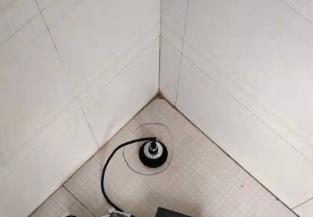 阿克塞卫生间漏水维修之 loft 夹层储藏室毗邻暗管渗水哪家好，推荐诚匠小爱修缮